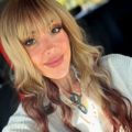 Profile picture joycastillo.bsky.social